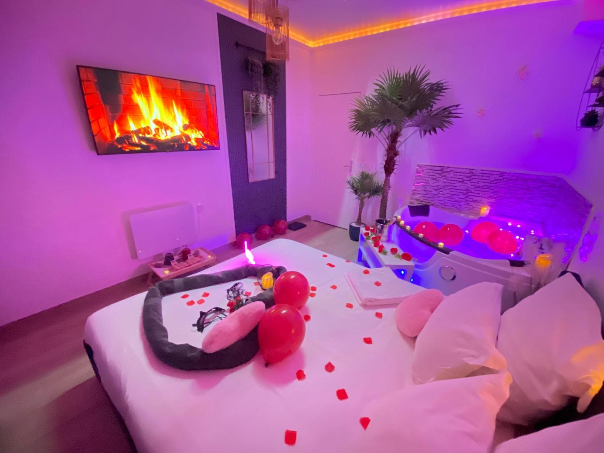 L'Escale Balneo'Romantique - Loveroom - Jacuzzi & Petit Dejeuner فيليرز سور مارن المظهر الخارجي الصورة