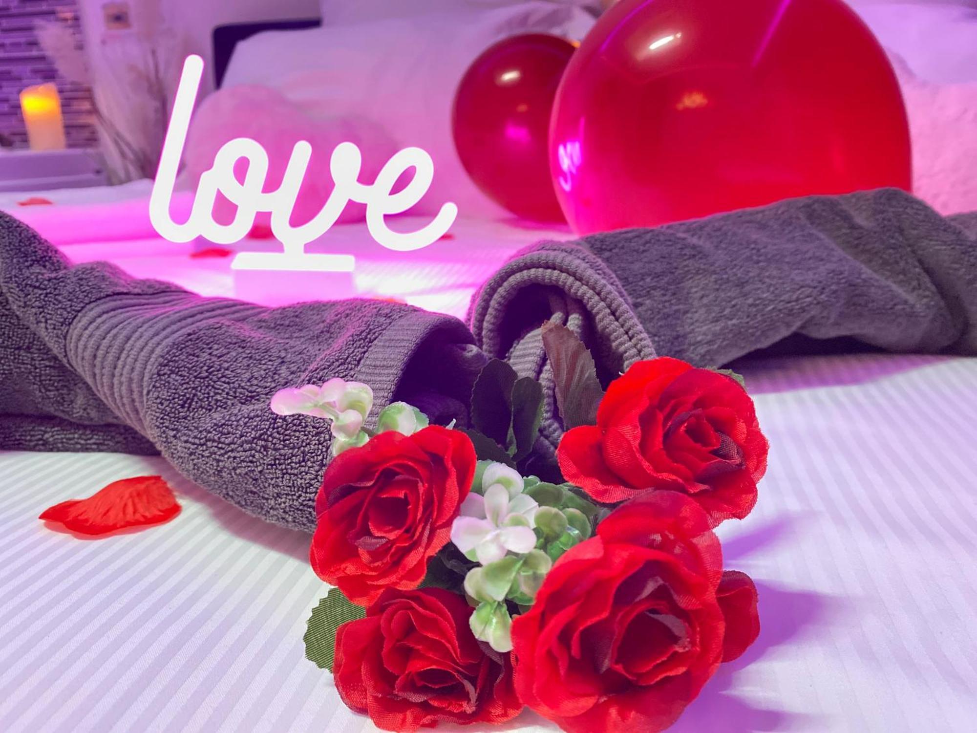 L'Escale Balneo'Romantique - Loveroom - Jacuzzi & Petit Dejeuner فيليرز سور مارن المظهر الخارجي الصورة