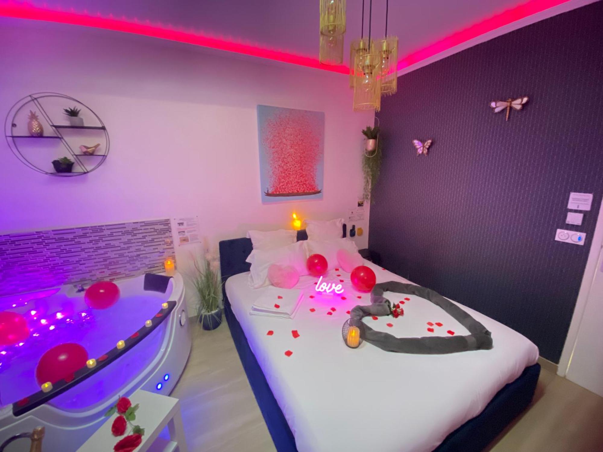 L'Escale Balneo'Romantique - Loveroom - Jacuzzi & Petit Dejeuner فيليرز سور مارن المظهر الخارجي الصورة