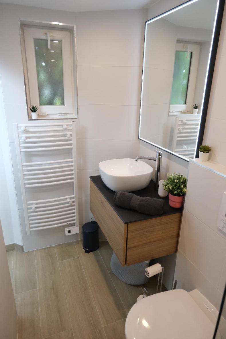 L'Escale Balneo'Romantique - Loveroom - Jacuzzi & Petit Dejeuner فيليرز سور مارن المظهر الخارجي الصورة